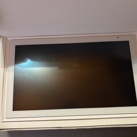 15.6" White Digital Calendar Tablet - New/Open Box - Picture 8 of 11